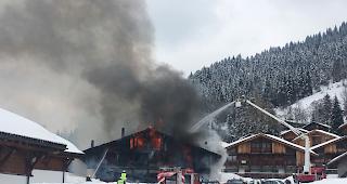 Bei dem Brand im Mehrfamilienhaus in Morgins kam keine Person zu Schaden.