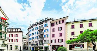 N&auml;gel mit K&ouml;pfen. Das wiederer&ouml;ffnete Hotel und Restaurant wird ab Sommer 2018 wieder G&auml;ste bewirten und empfangen.  