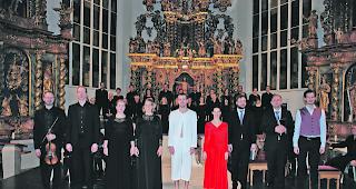 Erlebnis &laquo;Johannespassion&raquo;. Sie trugen solistische, kreative Verantwortung. Von links: Capriccio-Konzertmeister Dominik Kiefer, Dirigent Christopher Mair, Sopran Jenny H&ouml;gstr&ouml;m, Mezzo Sylviane Bourban, T&auml;nzer Michel Briand, T&auml;nzerin Nicole Theler, Tenor und Evangelist Michael Mogl, Bass Martin Weidmann, Bariton und Jesus Mathias Constantin. 