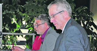 Positive Bilanz. Alpgold-Gesch&auml;ftsf&uuml;hrer Cl&eacute;ment D&eacute;l&eacute;troz (rechts) und Pr&auml;sident Francis Guigoz. 