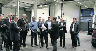 Besichtigung. Die GV des Vereins Wirtschaftsforum Oberwallis wurde in den R&auml;umlichkeiten der ACW Auto-Center AG in Eyholz durchgef&uuml;hrt. 