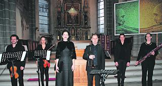 Das Ensemble &laquo;6&agrave;rock&raquo;. Von links: Didier Furrer und Fabienne Imoberdorf (Violinen), Sopran Franziska Andrea Heinzen, Tobias Salzgeber (Fl&uuml;gelhorn), Sarah Brunner (Orgel), Natalie Holzer (Fagott). 