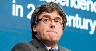 Haftbefehl. Der katalanische Ex-Regionalpr&auml;sident Puigdemont ist am Sonntag bei der Einreise von D&auml;nemark nach Deutschland verhaftet worden. Puigdemont und weiteren Regionalpolitikern drohen wegen Verstoss gegen die spanische Verfassung bis zu 25 Jahre Haft.