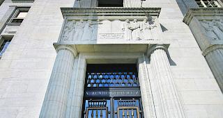 Der "Unhold von Fiesch" ist mit einer Beschwerde vor Bundesgericht abgeblitzt. Er forderte, dass die Verhandlung &uuml;ber seine Verwahrung wegen Befangenheit des Richters wiederholt wird. 
