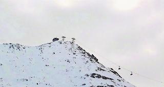 Stillgelegt. Nach Deformierungen an einem Seilbahnmasten der Pendelbahn Rothorn in Zermatt musste diese am Freitag per sofort den Betrieb einstellen. 