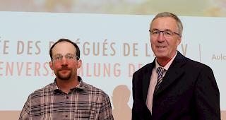 Der Vizepr&auml;sident Roman Arnold (links) und der Pr&auml;sident des Walliser Milchverbandes Michel Bonjean kritisierten die tiefen Milchpreise