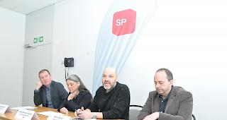Thomas Antonietti (Gemeinderat), Laetitia Heinzmann Bellwald (Grossratssuppleantin), Adrian Streun (Pr&auml;sident SP Visp) und Gilbert Truffer (Grossrat) fordern am Standort Visp ein Bildungszentrum f&uuml;r Gesundheit und Betreuung.
