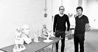 Kuratoren. Johannes (links) und Nikolaus Loretan kuratieren gemeinsam mit Josef Loretan die Retrospektive mit Werken ihres Vaters Hans Loretan.