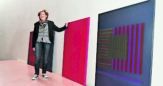 Ruhe. Vreni Troger-Imboden im Visper La Poste, wo am Montag ihre Ausstellung eingerichtet wurde: &laquo;Unter Stress malen geht nicht, ich brauche dazu Ruhe.&raquo; 