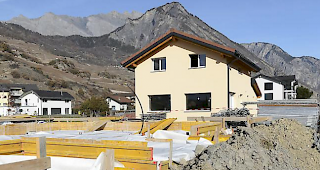 Eigenheim. Das am Mittwoch ver&ouml;ffentlichte Hypotheken-Barometer von comparis.ch zeigt: Im ersten Quartal 2018 legten die Zinsen f&uuml;r Festhypotheken sp&uuml;rbar zu.