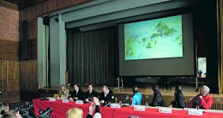 Grosses Medieninteresse. Die Pressekonferenz wurde in der Triftbachhalle durchgef&uuml;hrt. 