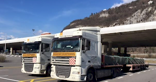 Ende M&auml;rz stellten Spezialisten des Schwerverkehrskompetenzzentrums in St-Maurice (SVKZ) bei f&uuml;nf schweren Motorfahrzeugen verbotene Manipulationen an den Abgasentgiftungsanlagen fest. 