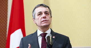 Besorgt. Die Schweiz rufe alle involvierten Parteien zur Deeskalation auf, erkl&auml;rte Aussenminister Ignazio Cassis in Interviews mit den Zeitungen &laquo;Sonntagsblick&raquo; und &laquo;NZZ am Sonntag&raquo;.