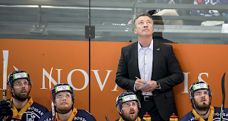 Entscheid. Der EV Zug und Trainer Harold Kreis gehen k&uuml;nftig getrennte Wege. Wer Nachfolger wird, steht noch nicht fest.