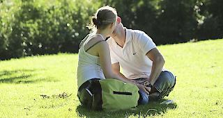 F&uuml;r das Kussverbot winkt der Rostige Paragraph.