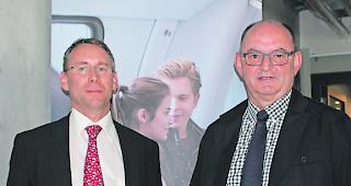 Offensive BLS-Chefs. Direktor Bernard Guillelmon (links) und VR-Pr&auml;sident Rudolf St&auml;mpfli. 