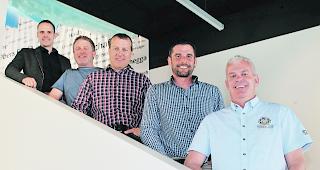 Das F&uuml;hrungsteam. Arbeitgebersekret&auml;r Xaver Erpen, Pr&auml;sident Matthias Gruber, Vizepr&auml;sident Andreas Walker sowie die Vorstandsmitglieder Reto Zehnder und Michael Ruppen (von rechts).  