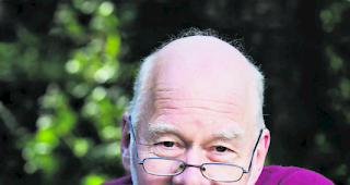 Stolz. Seit sechs Wochen h&auml;lt sich Hartmanns neuer Roman auf Platz eins der Schweizer Bestsellerliste. 