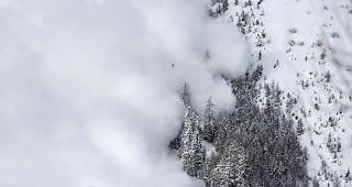 Nur 50 Prozent aller Vollversch&uuml;tteten &uuml;berleben einen Lawinenunfall.