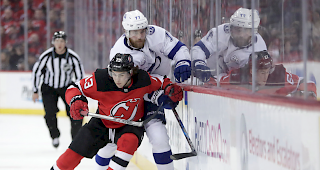 Fraglich. Ob der Natischer Nico Hischier an der WM in D&auml;nemark auflaufen wird, ist noch nicht bekannt.