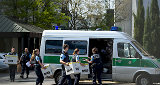Razzia bei Porsche. Polizisten durchsuchten im Diesel-Skandal in der vergangenen Woche mehrere Standorte des Autobauers.