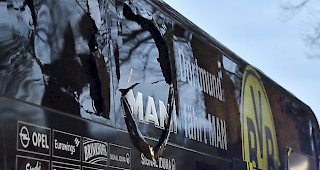 Attentat vom April 2017. Die Bombe besch&auml;digte eine Fensterscheibe des BVB-Mannschaftscars. Auch der Schweizer National-Goalie sass im Bus, nun sagte er im Prozess gegen den gest&auml;ndigen Bombenleger aus.
