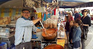 Reges Treiben. Impressionen vom traditionellen Visper Fr&uuml;hlingsmarkt.