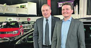 Autoaffines Duo. Amad&eacute; Fuchs, Vertreter des Oberwalliser Autogewerbes, und Paul Eyer, Vertreter der Garagisten. 