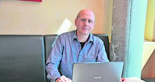 &laquo;Mister Fusion&raquo;. Etienne Mounir hat als Direktor des Instituts SEREC grosse Erfahrung bei der Fusion von Gemeinden. 