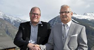 Der neue Pr&auml;sident Roger Elsig nimmt am Sonnenberg die Gratulationen des scheidenden Pr&auml;sidenten Andreas Schaller entgegen.