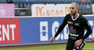 &Uuml;bermotiviert. Nico Zwimpfer leistete dem FC Oberwallis Naters mit seinem fr&uuml;hen Ausschluss einen B&auml;rendienst.