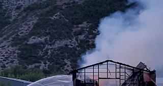 Seit 20.30 Uhr ist der Brand in der Turtm&auml;nner Schreinerei unter Kontrolle.