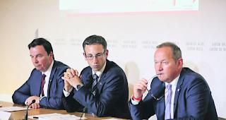 Es wird ernster. Der Stadtpr&auml;sident von Sitten Philippe Varone, der zust&auml;ndige Staatsrat Fr&eacute;d&eacute;ric Favre und der Pr&auml;sident von Swiss Olympic J&uuml;rg Stahl (von links) orientierten gestern die Medien. 