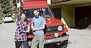 Gut gelaunt ins Reiseabenteuer: Vera Kluser und Aaron Lehner.