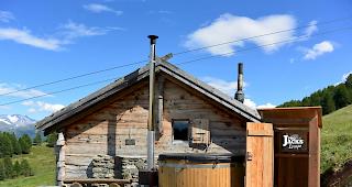 Abgelegen und einladend. Eine Alph&uuml;tte in der Moosalpregion.