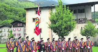 Tapfer und treu. Die Ex-Gardisten bei der traditionellen Zusammenkunft in Naters.  