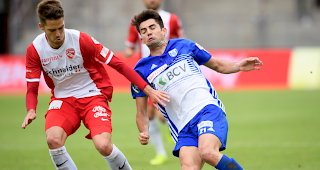 Gr&eacute;gory Karlen (links) bleibt bis Sommer 2021 beim FC Thun.