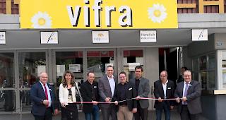 Die 39. Vifra ist er&ouml;ffnet: Pr&auml;sidenten der Gemeinden des Ehrengasts Region Stalden mit den Vifra-Verantwortlichen und dem Visper Gemeindepr&auml;sident Niklaus Furger (ganz links). 