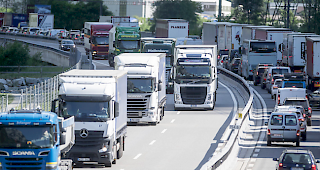 Starke Zunahme. Im 2017 z&auml;hlte die Eidgen&ouml;ssische Zollverwaltung 17'997 Gesetzesverletzungen. Im 2017 waren es bereits 32'967 Verst&ouml;sse.