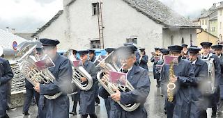 Die Musikgesellschaft "Bleiken" Simplon Dorf f&uuml;hrte als Gastgeberin traditionsgem&auml;ss den Einmarsch an.