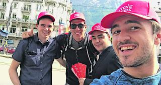 Selfie mit Olympiasieger. Von links: Leo Ruppen (JCVPO), Skistar Ramon Zenh&auml;usern, Jo&euml;l Eyer (JSVPO) und Matthias Hildbrand (Pr&auml;sident JCVPO).  