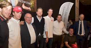 Fernando Heynen, Nico Hischier, Niklaus Furger, Moderator Andy Varonier, Ramon Zenh&auml;usern, Silvan Zurbriggen, Hans-J&ouml;rg Arnold und Werner Augsburger (von links).