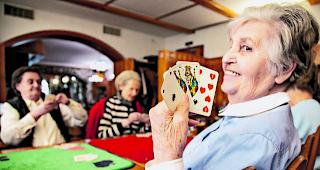 Ausnahmsweise. Ruthli M&uuml;ller gew&auml;hrt Einblick in ihre Karten. 