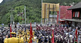 Walter Konrad dirigierte das Gesamtspiel der rund 600 Musikanten.