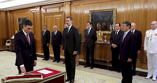 Politisches Oberhaupt. S&aacute;nchez (links) ist der siebte Regierungschef Spaniens seit dem Ende der Franco-Diktatur 1975.