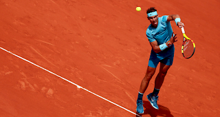 Locker. Rafael Nadal bezwingt Richard Gasquet problemlos in drei S&auml;tzen mit 6:3, 6:2 und 6:2 und steht im Achtelfinal der French Open.