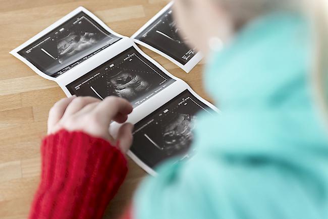 Das Essverhalten von Frauen während der Schwangerschaft kann Auswirkung auf Stoffwechsel des Ungeborenen haben. 