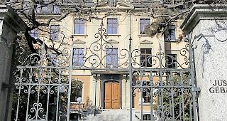 Das Kantonsgericht Wallis hat einen ehemaligen Angestellten eines Briger Alters- und Pflegeheims des Vorwurfs der Sch&auml;ndung schuldig gesprochen.