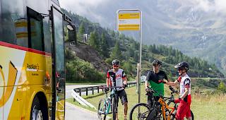 Die Velotransporter von PostAuto sind bei den Bikern sehr beliebt.