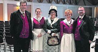 Volkskultur. OK-Mitglieder (von links): Stefan Eyholzer, Vizepr&auml;sident; Fabienne Panny; Christine N&auml;pfli-Schwestermann; Helene Zbinden; Philipp Matthias Bregy, OK-Pr&auml;sident. 